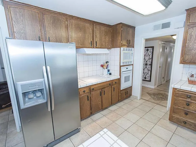 1022 E Menlo Ave — Photo 15