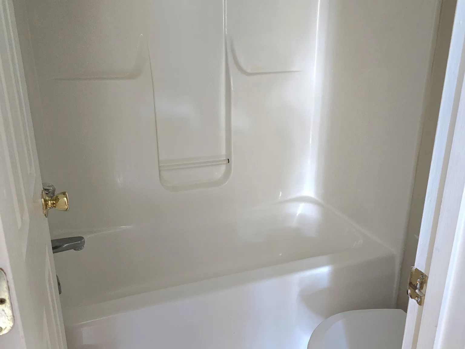 108 Laura Lane - 1 — Photo 4