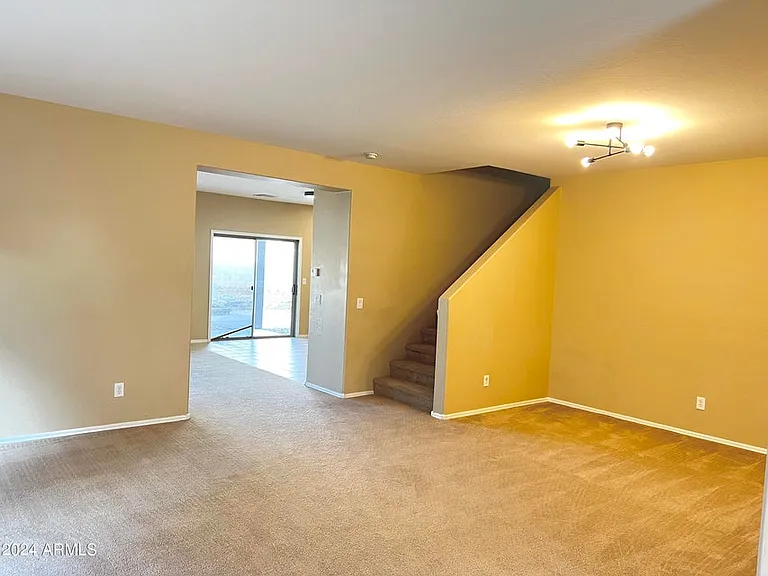 2414 W Hunter Ct — Photo 3