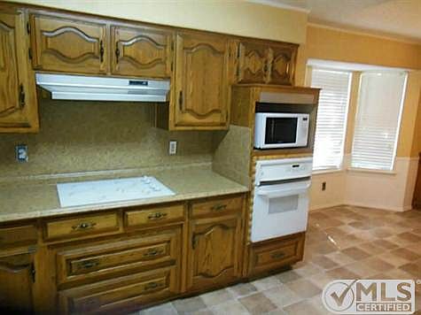 5th image of 998 Birchwood Ln
