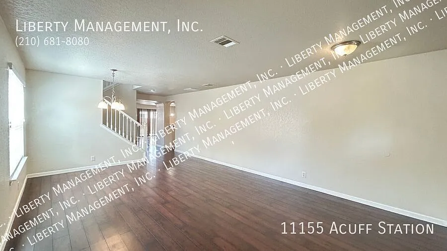 Beautiful and VERY Spacious 5 Bedroom, 3 Full Bath Home — Photo 3