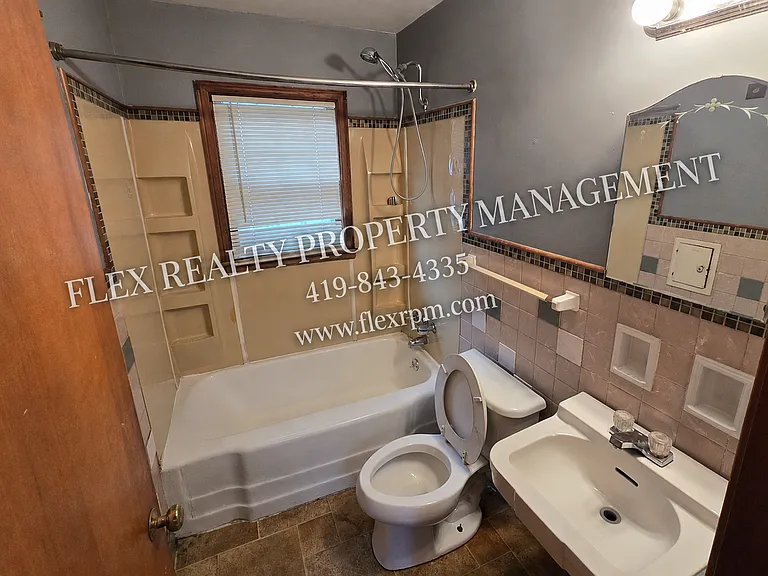 3901 Leybourn Ave — Photo 3