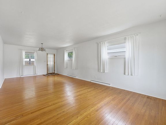 4th image of 1871 41st St