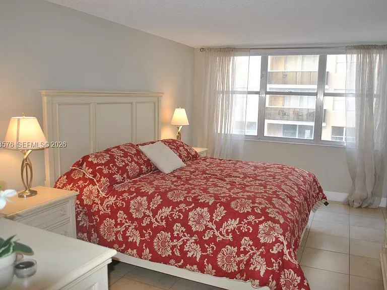 6039 Collins Ave #1006 — Photo 9