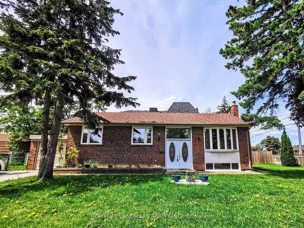 Photo 1 of 15 - 28 Benfer Rd #MAIN - Richmond Hill, ON Primary Photo - 28 Benfer Rd #MAIN