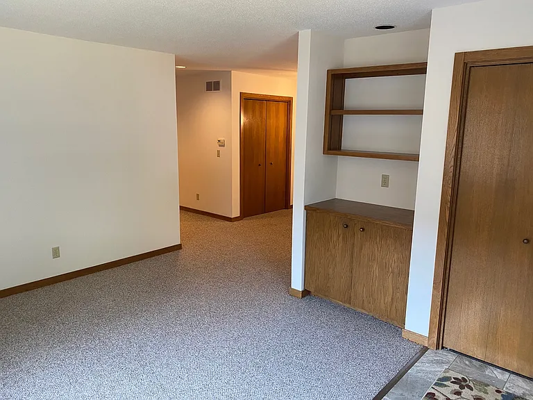 4813 Russell St — Photo 3