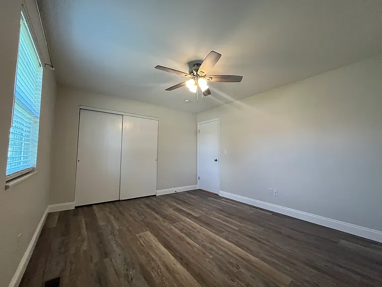 911 Terrace Ct — Photo 14