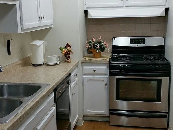 2nd image of 2222 S Stewart Ave APT 3