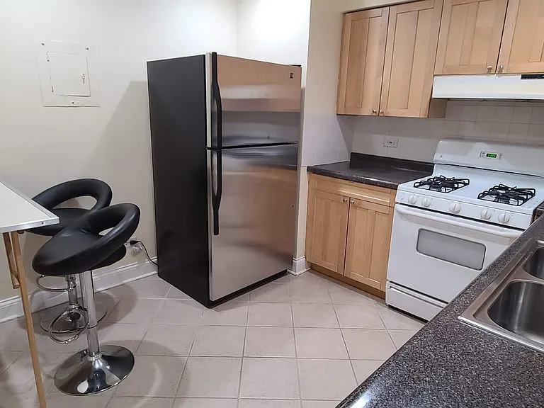 693 E Fullerton Ave #208 — Photo 3