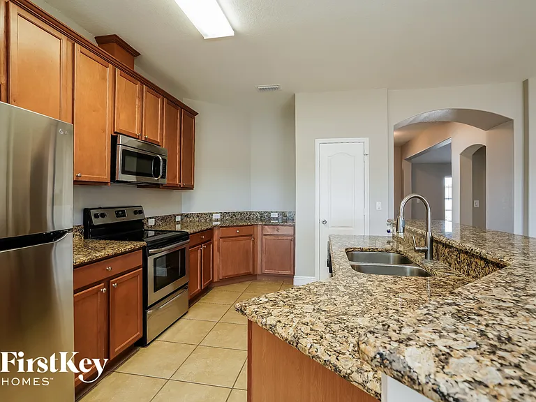 1720 NW 9th Ter — Photo 5