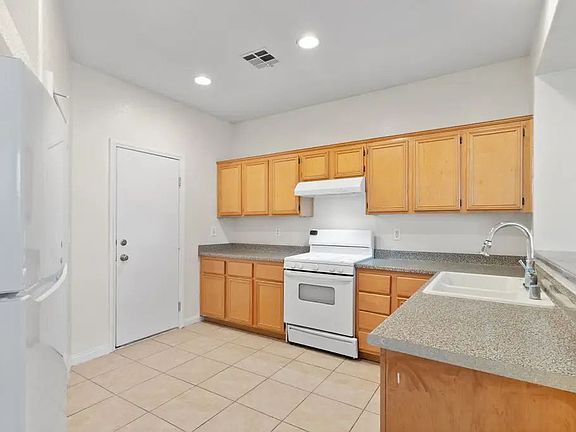 4th image of 9512 Canyonland Ct