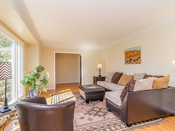 4th image of 327 Abbey Ln