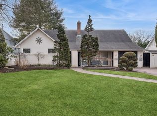 15 Range Dr, Merrick, NY 11566