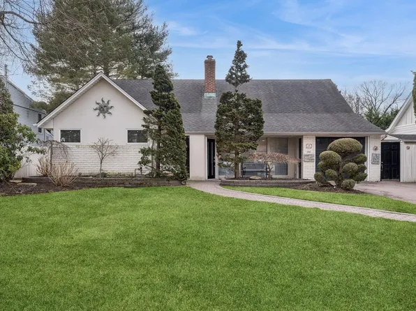 15 Range Drive, Merrick, NY 11566