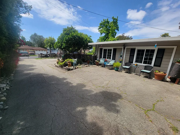 4364 Edwards Ln — Photo 3
