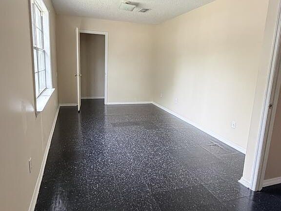 5th image of 272 N Butler St