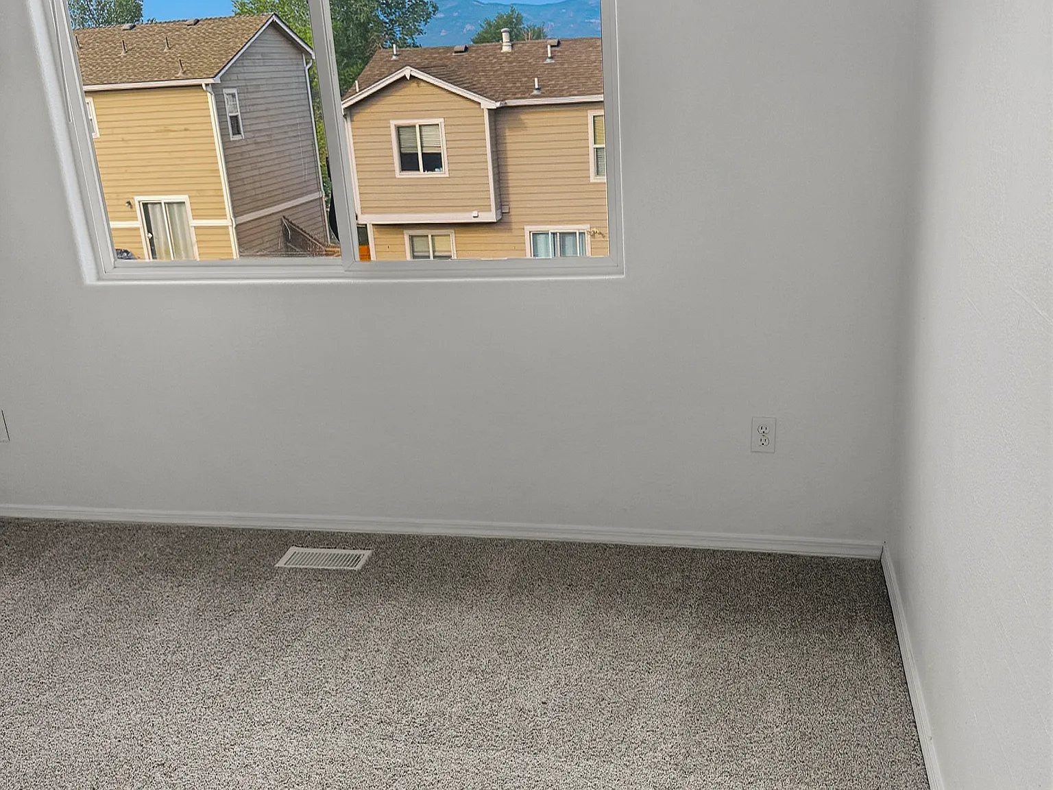 1 bed, 2474 sqft, $900 — Photo 4