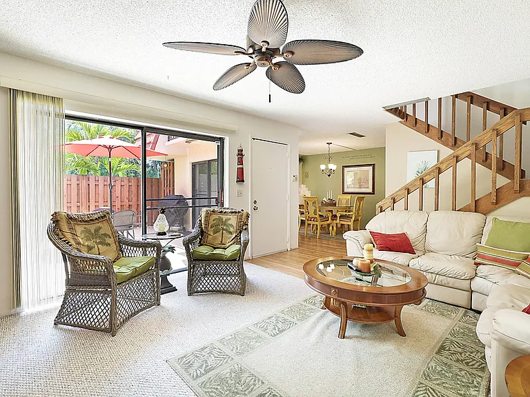 825 Center St #11C — Photo 6