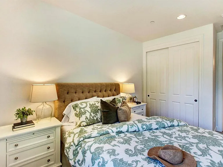 Atherton Cir — Photo 5