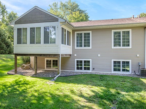 3rd image of 114 Bridgewood Dr