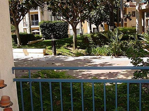 5th image of 580 Camino De La Reina Unit 119