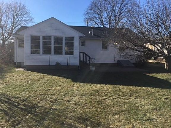 2nd image of 15 Willow St