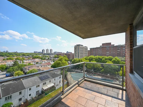 61-20 Grand Central Parkway image 15 of 28