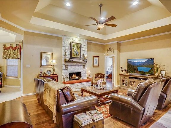 3rd image of 6625 Hillside Ct
