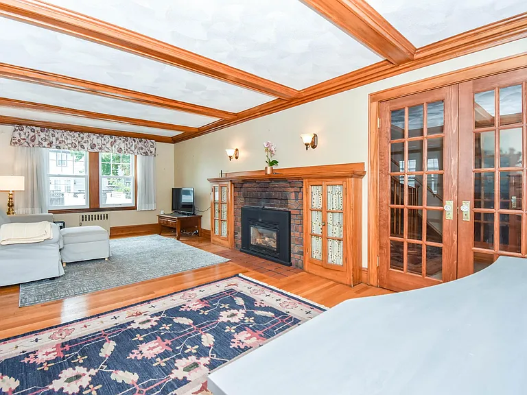 36 Whittier Rd — Photo 2