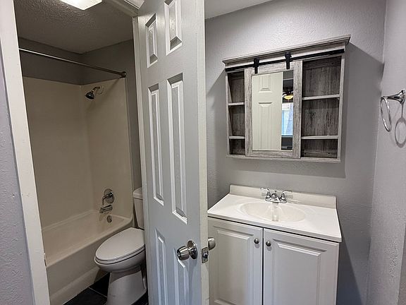 3rd image of 2381 Greengate Cir APT C
