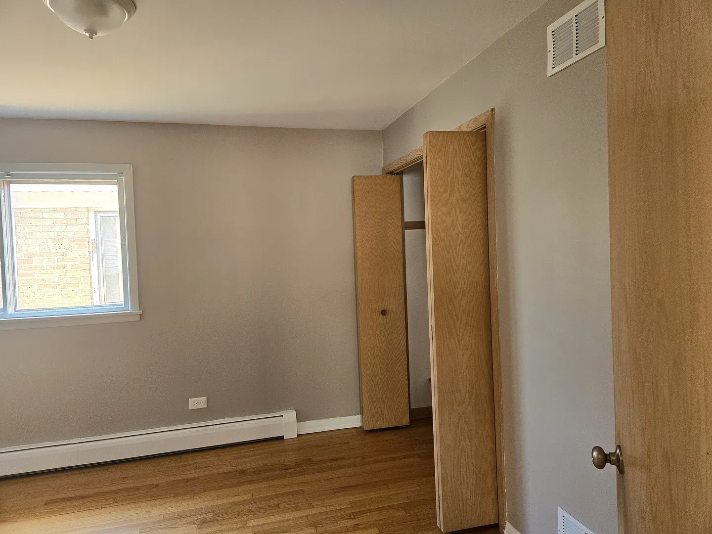 3 bed, 1200 sqft, $2,300 — Photo 4