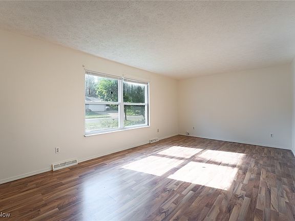 3rd image of 480 Eastland Ave
