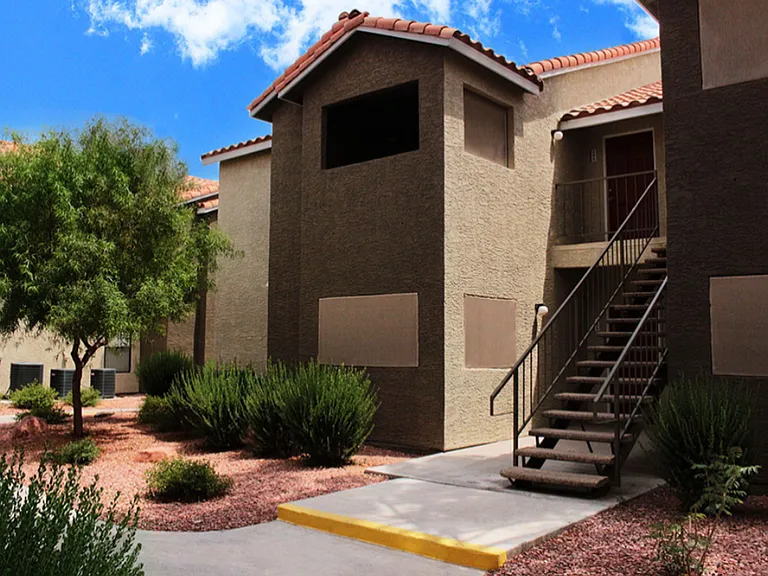 Mandalay Bay Apartments — Photo 32