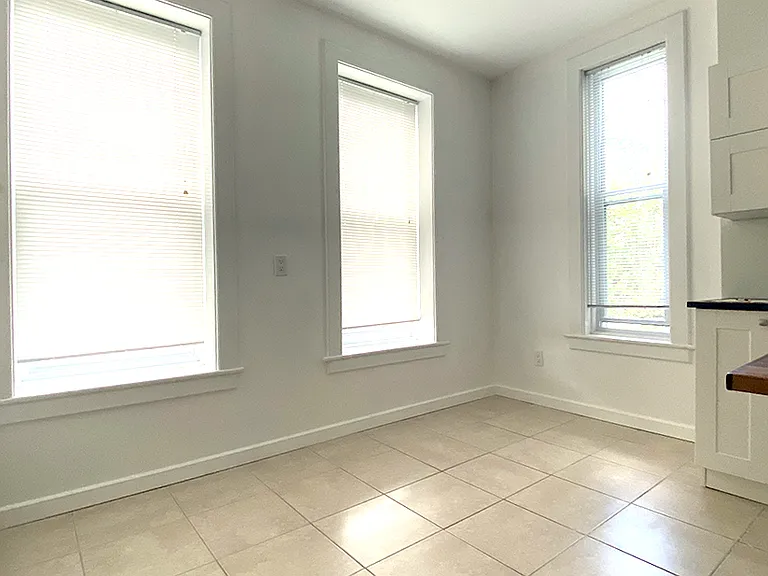 183 4th St #3 — Photo 3