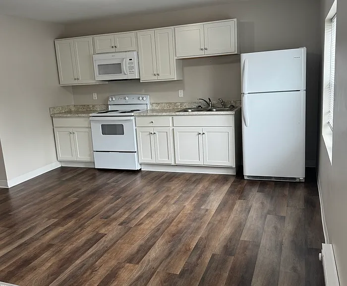 2401 Charles St #9 — Photo 3