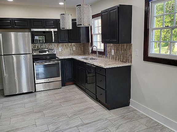 2nd image of 113 Kensington Cir