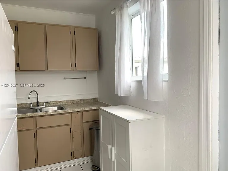 2131 Arthur St — Photo 24