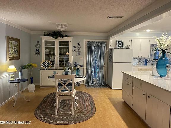 4th image of 606 Pierce Rd