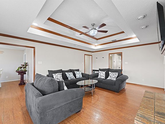 4th image of 708 Azalea Dr