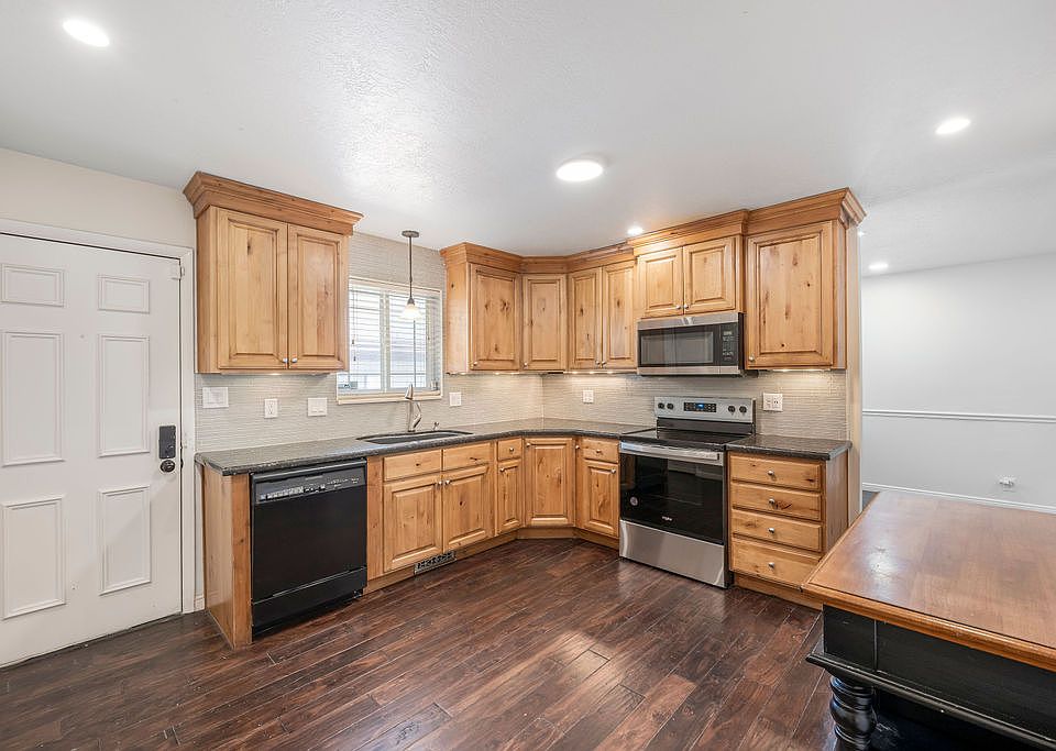 upper floor fully equipped kitchen