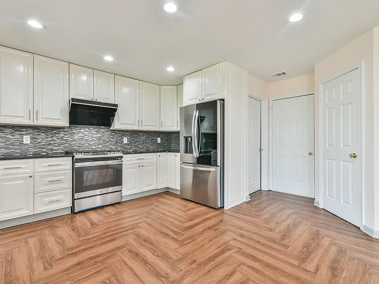 778 Roxholly Ln — Photo 14
