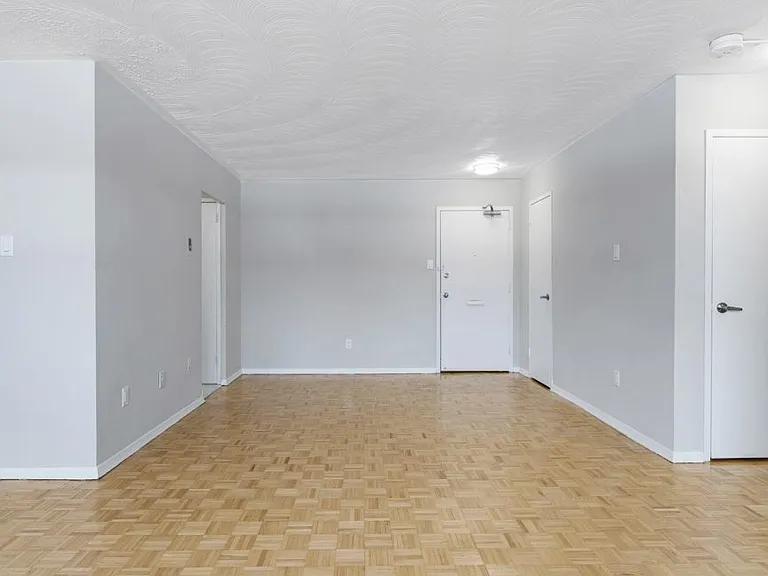 3875 Sheppard Ave E — Photo 10