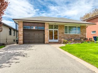 22 Norgrove Cres, Toronto, ON M9P 3C6