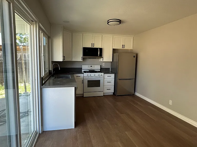 11182 Ganesta Rd — Photo 3