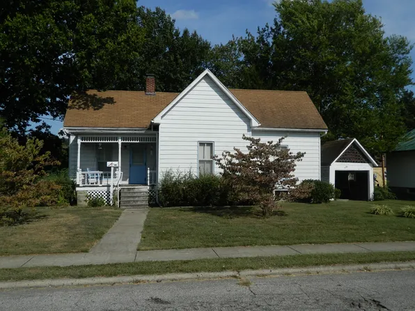 108 NW 3rd St, Fairfield, IL 62837