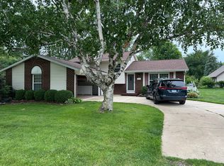103 S Turner Dr, Mahomet, IL 61853