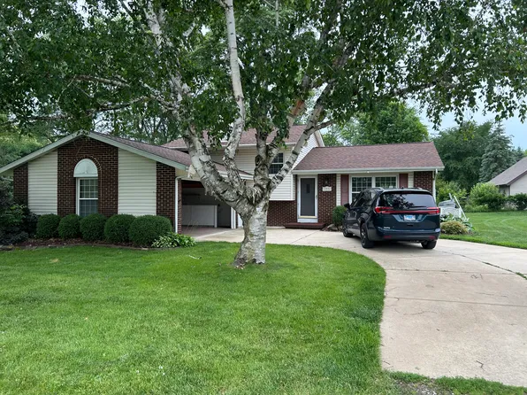 103 S Turner Dr, Mahomet, IL 61853
