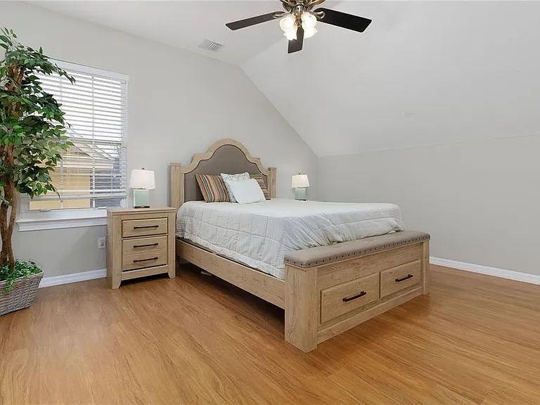 216 Eastpark Dr — Photo 49