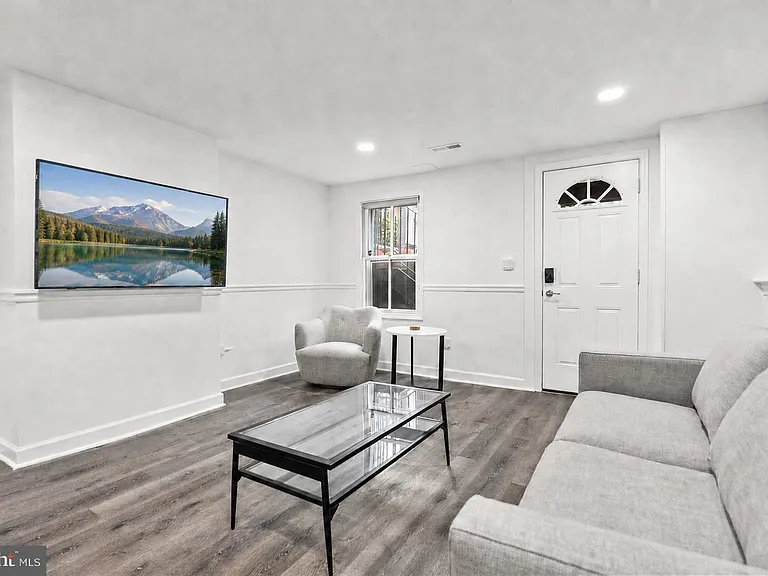 1534 8th St NW #B — Photo 4