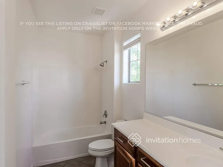 864 E Devon Rd — Photo 13